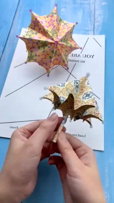 Paper Umbrella, Origami Lamp, Desain Quilling, Paper Umbrellas, Instruções Origami, Origami Paper Art, Crafts Origami, Paper Craft Diy Projects, Origami Crafts Diy