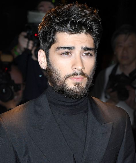 Zayn Malik Shaves Off His Beard, Breaks Our Hearts from InStyle.com Zayn Malik Beard, One Direction Zayn, Zayn Malik Photoshoot, Beard Transplant, One Direction Zayn Malik, Zayn Malik Style, Handsome Arab Men, Shaving Beard, Face Cut