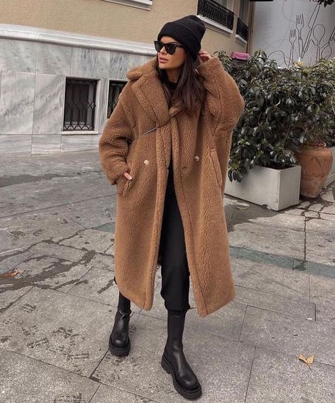 Teddy Coat Street Style, Teddy Bear Jacket Outfit, Teddy Bear Coat Outfit, Teddy Jacket Outfit, Nadia Anya, Teddy Coat Outfit, Look Winter, Winter Mode Outfits, Pijamas Women