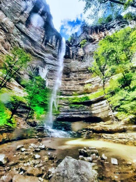 Arkansas Vacations, Arkansas Travel, State Of Kansas, Waterfall Trail, Kayak Adventures, Eureka Springs, River Trail, Kayak Trip, Getaway Cabins