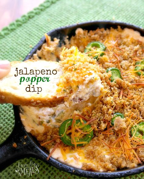 My Easy Jalapeno Popper Dip will be the hit of your next gathering. This recipes is so easy to make and tastes exactly like a Jalapeno Popper! Jalepeno Dip Recipes, Jalapeno Popper Dip, Popper Dip, Jalapeno Recipes, Fresh Meals, Family Fresh Meals, Jalapeno Popper, Football Food, Jalapeno Poppers