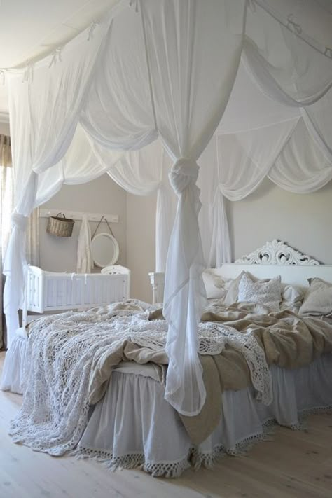 Canopy Bed Curtains, Dekorasi Kamar Tidur, Dreamy Room, Canopy Bed, Styl Boho, Room Makeover Bedroom, Dream Room Inspiration, Farmhouse Bedroom, Cozy Room