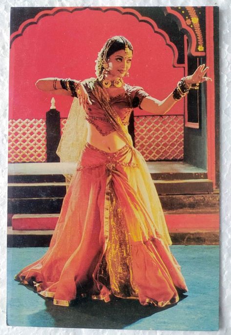 90s Bollywood Fashion Women, Aishwarya Rai In Devdas, Devdas Aishwarya Rai, Fun Games For Teenagers, 90s Bollywood Fashion, Aishwarya Rai Pictures, Vintage Bollywood Aesthetic, Dance Of India, Bollywood Aesthetic