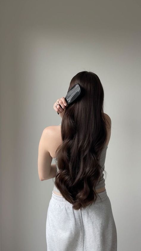 Long Shiny Hair, Kadeřnické Trendy, Long Healthy Hair, Vlasové Trendy, Long Dark Hair, Foto Poses, Hair Photo, Soft Hair, Dream Hair