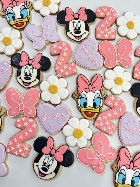 Minnie Toodles Birthday, Minnie And Mickey Themed Party, Boho Minnie Mouse Cookies, Oh Twodles Birthday Decor, Minnie And Daisy 2nd Birthday Party, Oh Twodles Decorations, Diy Minnie Mouse Balloon Arch, Minnie Mouse Fourth Birthday, Toodles Minnie Birthday Party