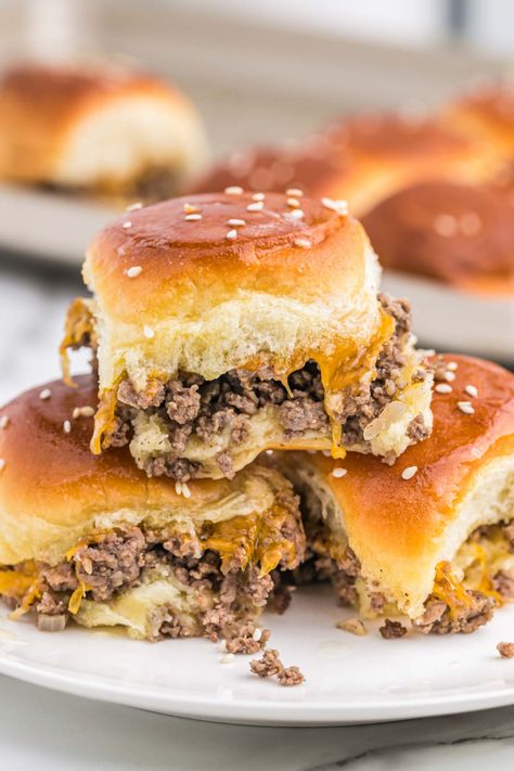 Sliders With Hawaiian Rolls, Baked Cheeseburger, Ground Beef Sliders, Burger Sliders Recipes, Turkey Burger Sliders, Sliders Recipes Beef, Hamburger Sliders, Sliders Recipes Hawaiian Rolls, Hawaiian Roll Sliders