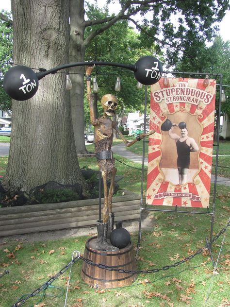 Scary Carnival, Halloween Decorations Party Scary, Läskig Halloween, Haunted Carnival, Halloween Camping, Halloween Circus, Creepy Carnival, Carnival Decorations, Casa Halloween