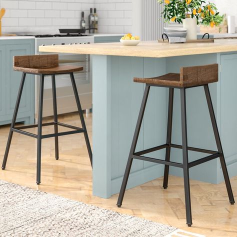 Farmhouse Bar Stools, Classy Kitchen, House Farm, Antique Kitchen, Kitchen Farmhouse, Farmhouse Interior, Counter Height Bar Stools, Modern Farmhouse Kitchens, Kitchen Bar Stools