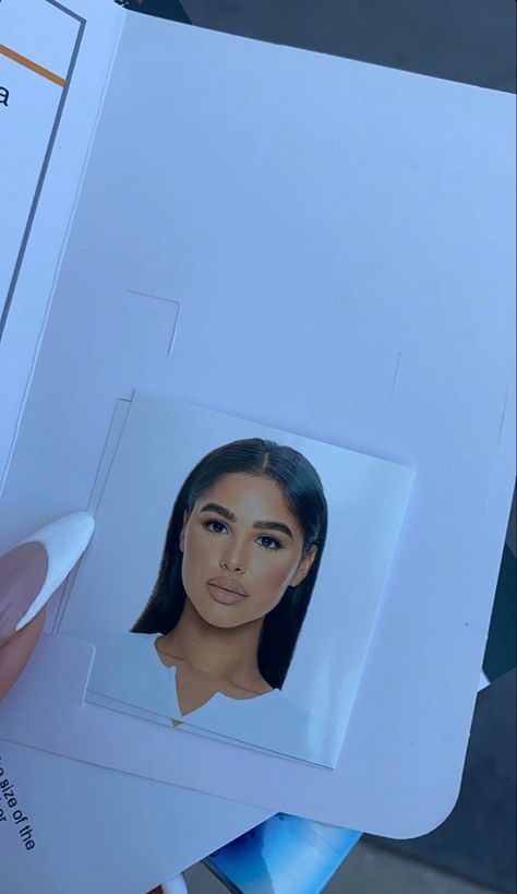 Passport picture Passport Photo Makeup, Pretty Id Card Picture, Flick Ideas, Passport Picture, Id Photos, Birthday 20, Looks Kylie Jenner, Passport Pictures, Mode Zara