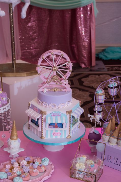 Ferris Wheel cake Wheel Cake Ideas, Merry Go Round Cake, Pastel Carnival Cake, Ferris Wheel Cake, Carnival Theme Cake, Carnival Themed Cakes, Carnival Cake, Carnival Cakes, Wheel Cake