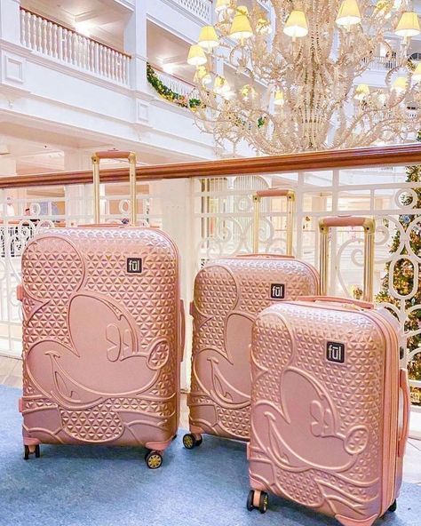 FŪL Bags on Instagram: “✨💫 RESTOCKED💫✨ The sold out 3 piece Mickey set is back in rose gold, silver, and black! 🐭 Which one are you getting?” Disney Suitcase, Luggage Pink, Disney Luggage, Hard Sided Luggage, Disney Necklace, Cute Luggage, 3 Piece Luggage Set, Disney Bracelet, Baggage Claim