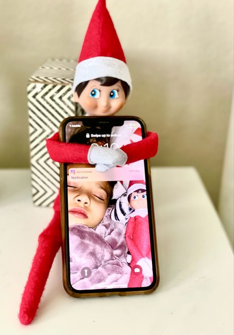 Elf On The Shelf Cuddle Time, Elf On The Shelf Selfie With Kids, Elf On The Shelf Phone Ideas, Selfie With Elf On The Shelf, Selfie Elf On The Shelf, Elf Selfie With Kid, Elf Selfie, Elf Ideas Easy, Awesome Elf On The Shelf Ideas