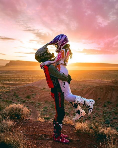 Dirt Bike Couple, Motocross Couple, Dirt Bike Wedding, Motorcycle Couple Pictures, Love So Deep, Dirt Bike Riding Gear, Motocross Photography, Motocross Baby, Bike Wedding