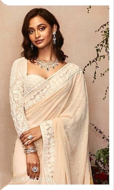 Lengha Blouse Designs, Saree Jacket, Saree Jacket Designs, Off White Saree, Design Your Own Clothes, Lace Blouse Design, Saree Jackets, Indian Bridesmaid Dresses, Saree Blouse Styles