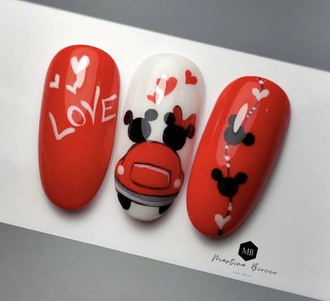 Rockabilly Nails, Garage Door Ideas, Christmas Nails Designs, Disney Christmas Nails, Disneyland Nails, Valentines Nail Art Designs, Mouse Nails, Luv Nails, Classy Nail Art Ideas