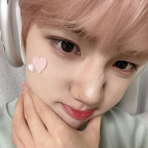 Seongmin Ahn Cravity, Cravity Selca, Cravity Members, Cravity Icons, Pleasing People, Hair Icon, Heart Locket, Korean Idol, Starship Entertainment