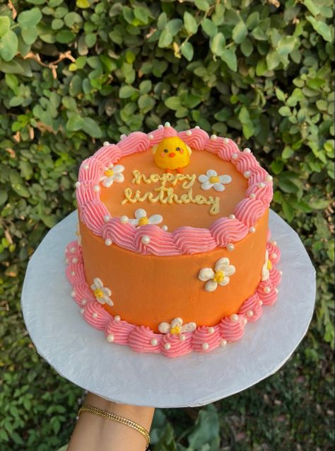 Small Heart Cake Designs, Simple Groovy Cake, Cute Cake Ideas For Women, Bright Cake Design, Cake Decorated With Oranges, Cute B Day Cakes, Orange Bday Cake, Mini Cakes Ideas Birthday Simple, Pink And Orange Cake Ideas