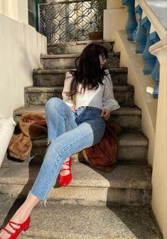 Mary Jane Outfit, Mary Janes Outfit, Red Shoes Outfit, Mary Jane Shoes Outfit, Red Mary Jane Shoes, Merry Jane, Workplace Fashion, Parisian Outfits, Trainers Outfit