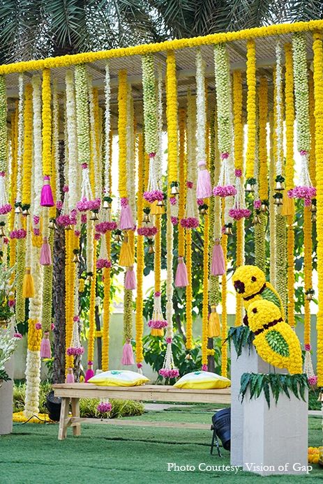 Haldi Decor Ideas, Pastel Wedding Decorations, Mehendi Decor Ideas, Haldi Decor, Flower Garland Wedding, Delhi Wedding, Mandap Decor, Desi Wedding Decor, Marriage Decoration