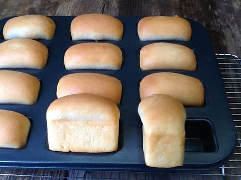 Mini Loaf Bread, Crescent Roll Dough Recipes, Mini Bread Loaves, Loaf Bread Recipe, Slider Rolls, Rolls Easy, Sourdough Bread Sandwiches, Sandwich Bread Recipes, Homemade Rolls