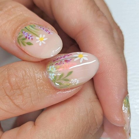 Simple Bride Nails, Bridal Nail Art Designs, Indian Nail Art, Indian Nails, Bee Nails, Fairy Costumes, Bridal Nail, Fancy Nail Art, Wedding Nail Art Design