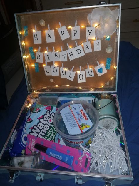 Shoebox Birthday Gift Ideas, Happy Birthday Shoes, Vsco Lifestyle, Birthday Gift Surprise, Cute Best Friend Gifts, Suprise Birthday, Anniversaire Diy, Wonderful Friend, Bff Birthday Gift