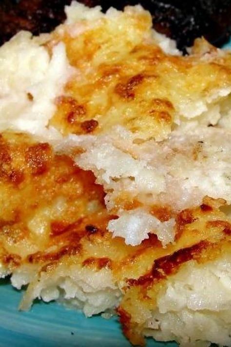 Delmonico Potatoes Recipes, Delmonico Potatoes, Easter Side Dishes Recipes, Recipes Sides, Easter Side Dishes, Potatoes Recipes, Homemade Rolls, Scalloped Potato Recipes, Scalloped Potatoes