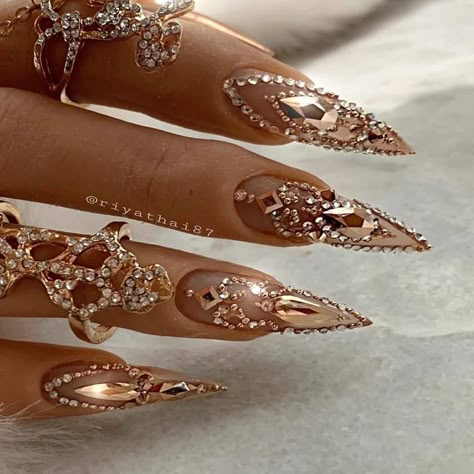 Summer Stiletto Nails, Diamond Nail Art, Chanel Nails, Square Nail, Floral Nail, Nails Design With Rhinestones, Purple Nail, Stiletto Nails Designs, Acrylic Coffin