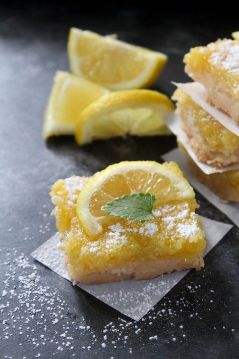 Joanna Gaines Lemon Bars - addicted to recipes Meyer Lemon Bars, Homemade Lemon Bars, Classic Lemon Bars, Best Lemon Bars, I Heart Recipes, Lemon Bars Easy, Heart Recipes, Lemon Bars Recipe, Lemon Squares