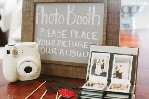 25 fresh ideas for your wedding photo booth Fuji Polaroid, Polaroid Instax, Australia Queensland, Banquet Ideas, Diy Photo Book, Instax Photos, Long Island Wedding, Diy Photo Booth, Wedding Photo Booth