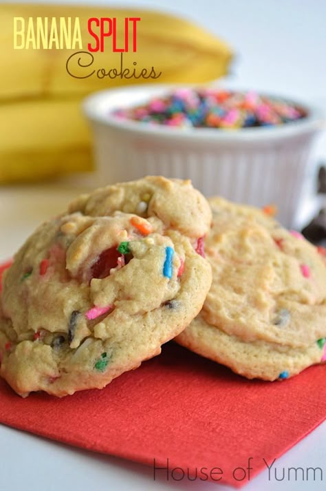 Banana Split Cookies on MyRecipeMagic.com Banana Pudding Cookies, Maraschino Cherries, Pudding Cookies, Cookie House, Gourmet Cookies, Banana Split, A Banana, Food Yummy, Spring Recipes