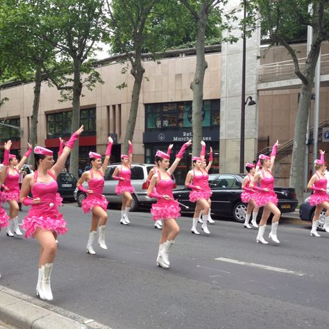 Twirling baton- All the parades we twirled in and state competitions!! Glad to see that it's making a comeback in the last few years. Twirl On!! Twirling Baton, Baton Twirling Costumes, Twirling Costumes, Pretty Costume, Baton Twirling, Cheerleader Girl, Dance Movement, Color Guard, Sports Balls