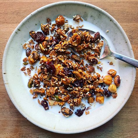 Maple Miso Sesame Granola Breakfast Grains, Plant Based Recipes Breakfast, Frozen Yogurt Shop, Boozy Brunch, Healthy Breakfasts, Join The Club, Food Projects, Snack Attack, Granola Recipes