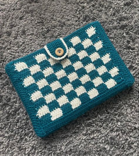 Crochet Laptop Sleeve Aesthetic, Crochet Laptop Covers, Tablet Case Crochet, Crochet Macbook Cover, Crochet Notebook Cover, Laptop Cover Crochet, Crochet Computer Case, Crochet Laptop Cover, Crochet Ipad Cover