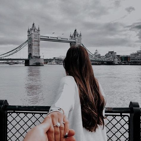 London Photo Ideas, London Outfits, London Couple, Photoshoot London, London Photoshoot, Proposal Pictures, Travel Photoshoot, London Dreams, London Itinerary