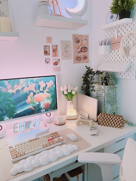 Female Desk Setup, Girly Work From Home Desk Setup, Small Office Ideas For Women, Neutral Gaming Setup, Female Gaming Setup, Cozy Gamer Bedroom, Girly Desk Setup, Pastel Home Office, Hygge Home Office