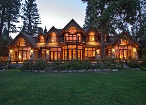 Rustic Bedrooms, Lake Tahoe Vacation, Rustic Cabins, Rustic Home Interiors, Cabin Furniture, Houses Mansions, Furniture Rustic, Lots Of Windows, Western Furniture