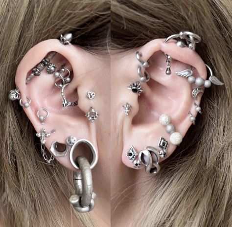 Styling Piercings, Earring Setup, Piercing Ideas Body, Unique Piercing Ideas, Piercing Setup, Dream Piercings, Unique Piercing, Body Modification Piercings, Mod Jewelry