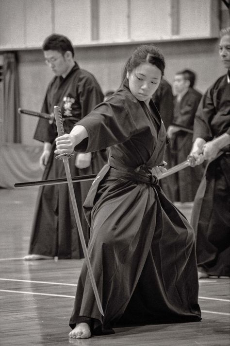 Japan Martial Arts, Martial Arts Pictures, Kendo Photography, Samurai Photography, Guerriero Samurai, Women Karate, Female Samurai, Ju Jitsu, Japanese Warrior