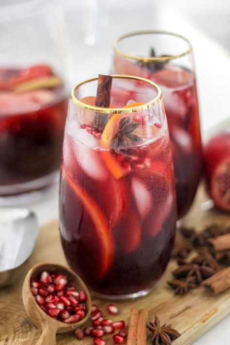 Winter Sangria Recipes, Fall Sangria Recipes, Spanish Red Wine, Winter Sangria, Red Wine Recipe, Autumn Fruits, Red Wine Sangria, Apple Sangria, Fall Cocktail