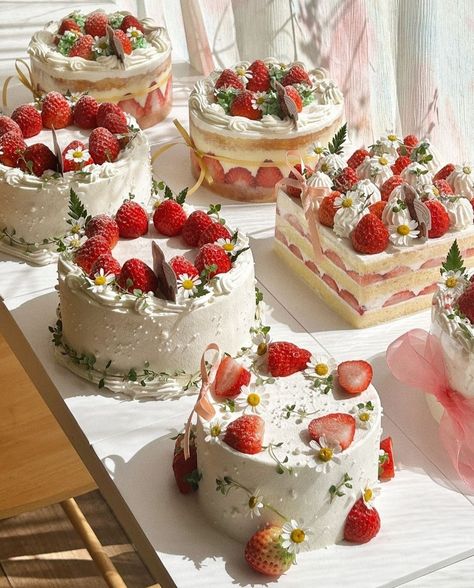 Wedding Strawberry Shortcake, Cottage Core Bridal Shower Ideas, Strawberry Shortcake Wedding Cake, Aesthetic Strawberry Shortcake, Berry Cream Cake, Dorm Birthday, Strawberry Wedding Cake, Cabin Party, Strawberry Cake Decorations