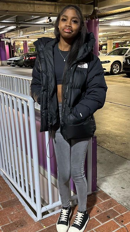 Fall Jackets Black Women, Puffer Jacket Outfit Black Women, North Face Coat Outfit, Puffer Jacket Outfit Black, North Face Puffer Jacket Outfit, Puffer Outfit, Puffer Jacket Outfit, Jacket Outfit, Cute Everyday Outfits