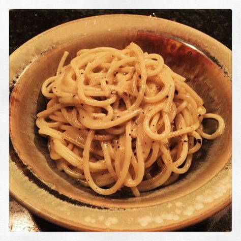 Cacio e Pepe - Blue Jean Chef - Meredith Laurence Blue Jean Chef, Favorite Pasta Recipes, Skillet Pasta, Good Carbs, Pecorino Romano, Airfryer Recipes, Simple Green Salad, Cooking Lessons, Cheese Pasta