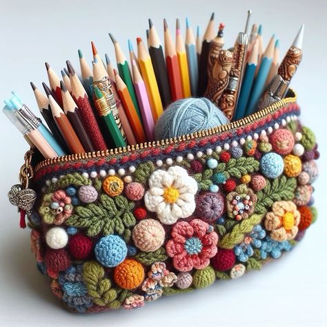 Crochet Design Ideas Make Up Pouch Crochet, Diy Crochet Hook Case, Back To School Crochet, Crochet Pencil Pouch, School Crochet, Diy Crochet Hook, Crochet Pencil Case, Crochet Pencil, Ideas For Crochet