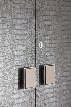 Garderobe Design, Crocodile Design, Dressing Room Closet, Wardrobe Door Designs, Joinery Details, Modern Closet, Home Door, Wardrobe Handles, Luxury Contemporary