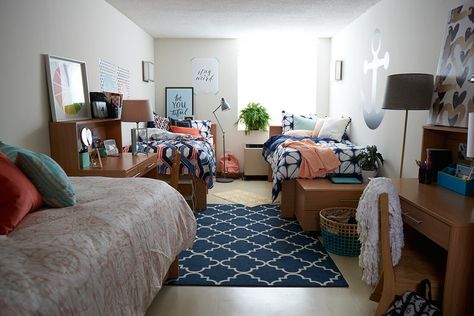 Hofstra University Dorm Room Triple Dorm, Dorm Layout, Boho Couch, Dorm Room Layouts, University Dorms, Dorm Sweet Dorm, Dorm Inspiration, Dorm Room Hacks, Cool Dorm Rooms