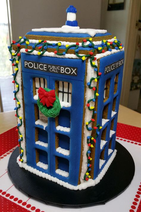 12 Out of this World Doctor Who Treats to Make | Random Acts of Baking Doctor Who Cakes, Gingerbread House Template, Gingerbread House Parties, Gingerbread House Designs, Gingerbread House Cookies, 3d Cookie, Cookie House, House Template, Candy House