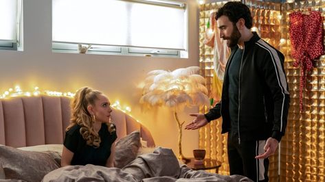 Ted Lasso: Roy and Keeley Share the Best Season 2 Scene Yet - Den of Geek Roy And Keeley, Roy Kent, Effect Video, Cougar Town, Amazing Halloween Costumes, Juno Temple, Jason Sudeikis, Ted Lasso, Girls Soccer