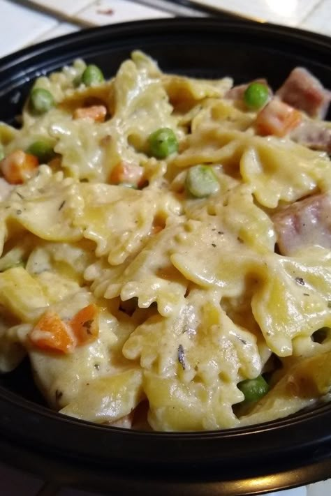 One-Pot Ham and Veggie Pasta | "Very good, quick and easy."  #pasta #pastarecipes #pastainspiration #pastadinner #pastaideas #pastadinner #pastaideas Ham Casseroles, Ham Dinner Recipes, Ham Casserole Recipes, Veggie Pasta Recipes, Pasta And Vegetables, Ham Dishes, Ham Pasta, Weeknight Pasta, Easy Pasta Recipe