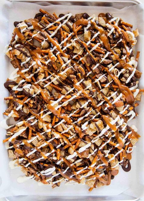 Chex Cereal Recipes, Chex Party Mix Recipe, Chex Mix Recipes Sweet, Chocolate Chex Mix, Chex Snack Mix, Sweet Chex, Chex Mix Christmas, Chex Party Mix, Chocolate Chex